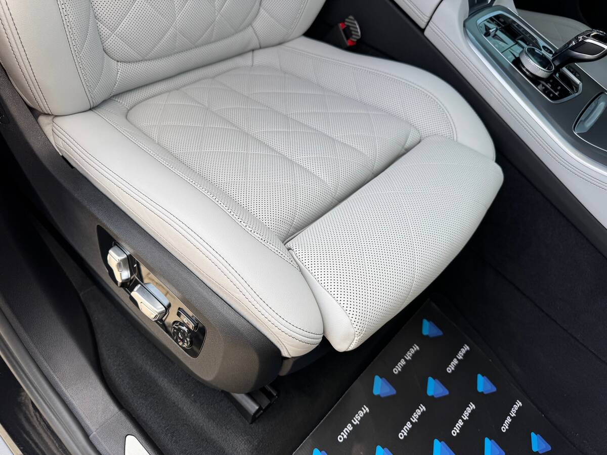 BMW X5 2023 - Кількість місць: 5 
