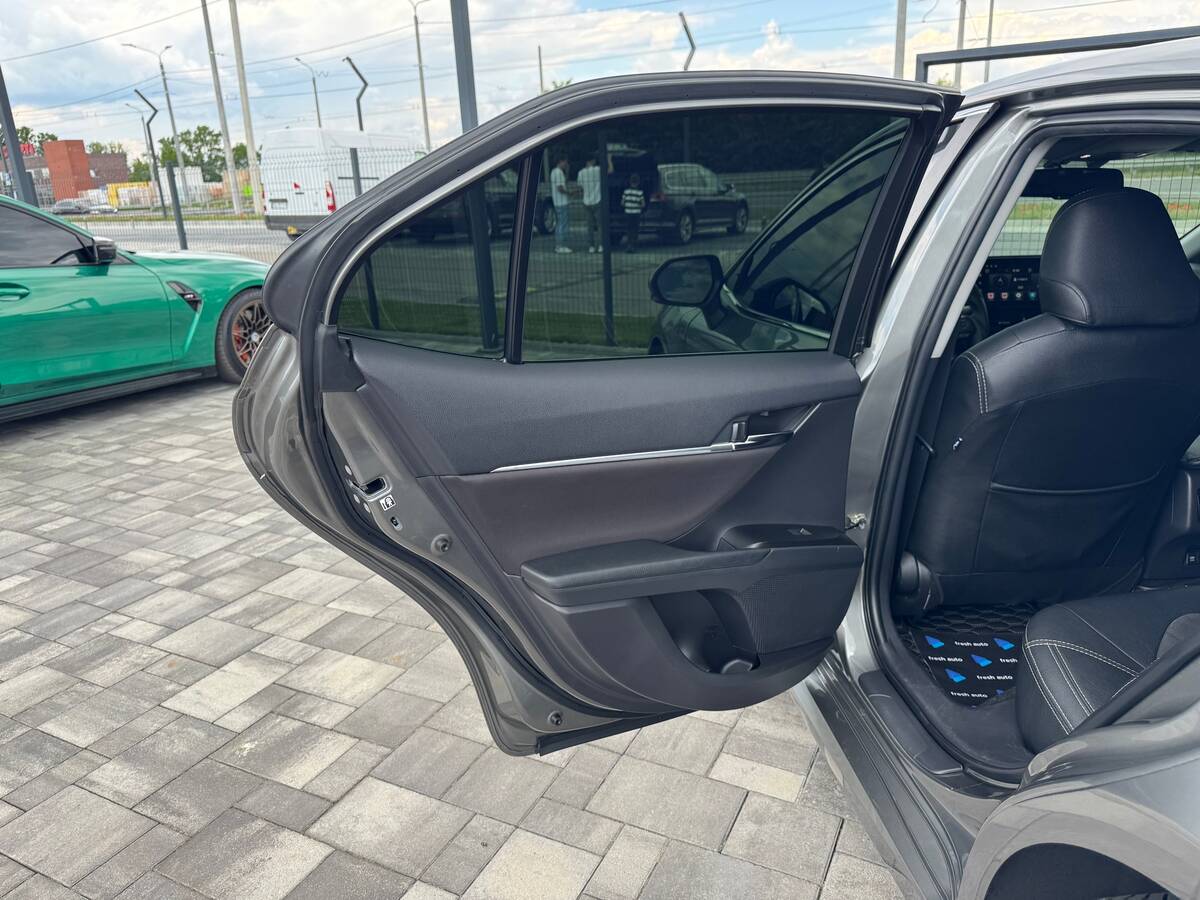 Toyota Camry 2021 - Number Of Seats: 4 
