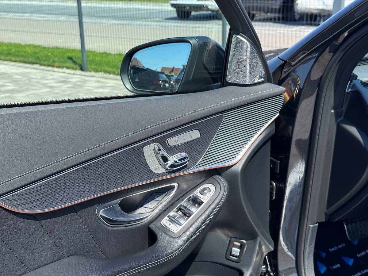 Mercedes-Benz EQC 2021 - fresh auto