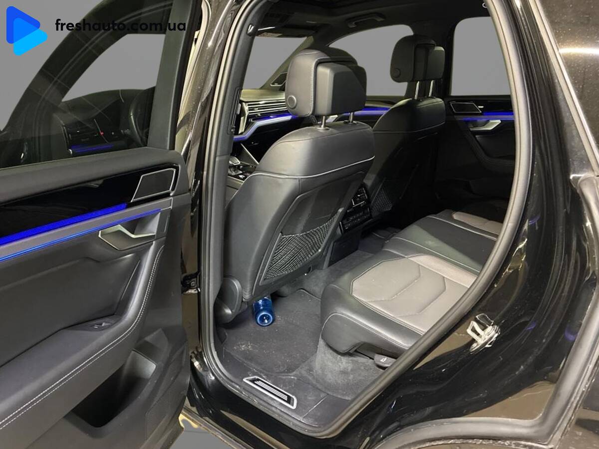Volkswagen Touareg 2022 - Кількість місць: 5 