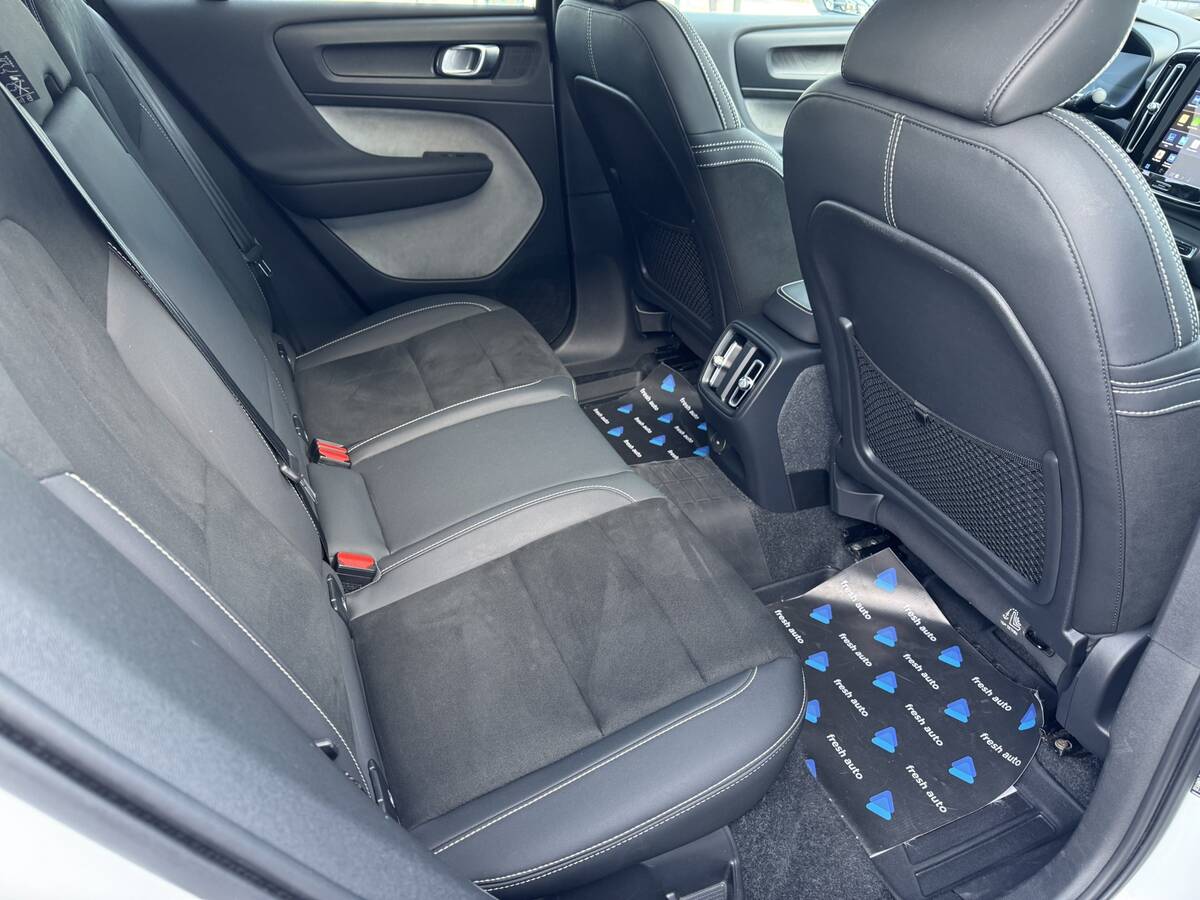 Volvo C40 Recharge 2023 - Кількість місць: 5 