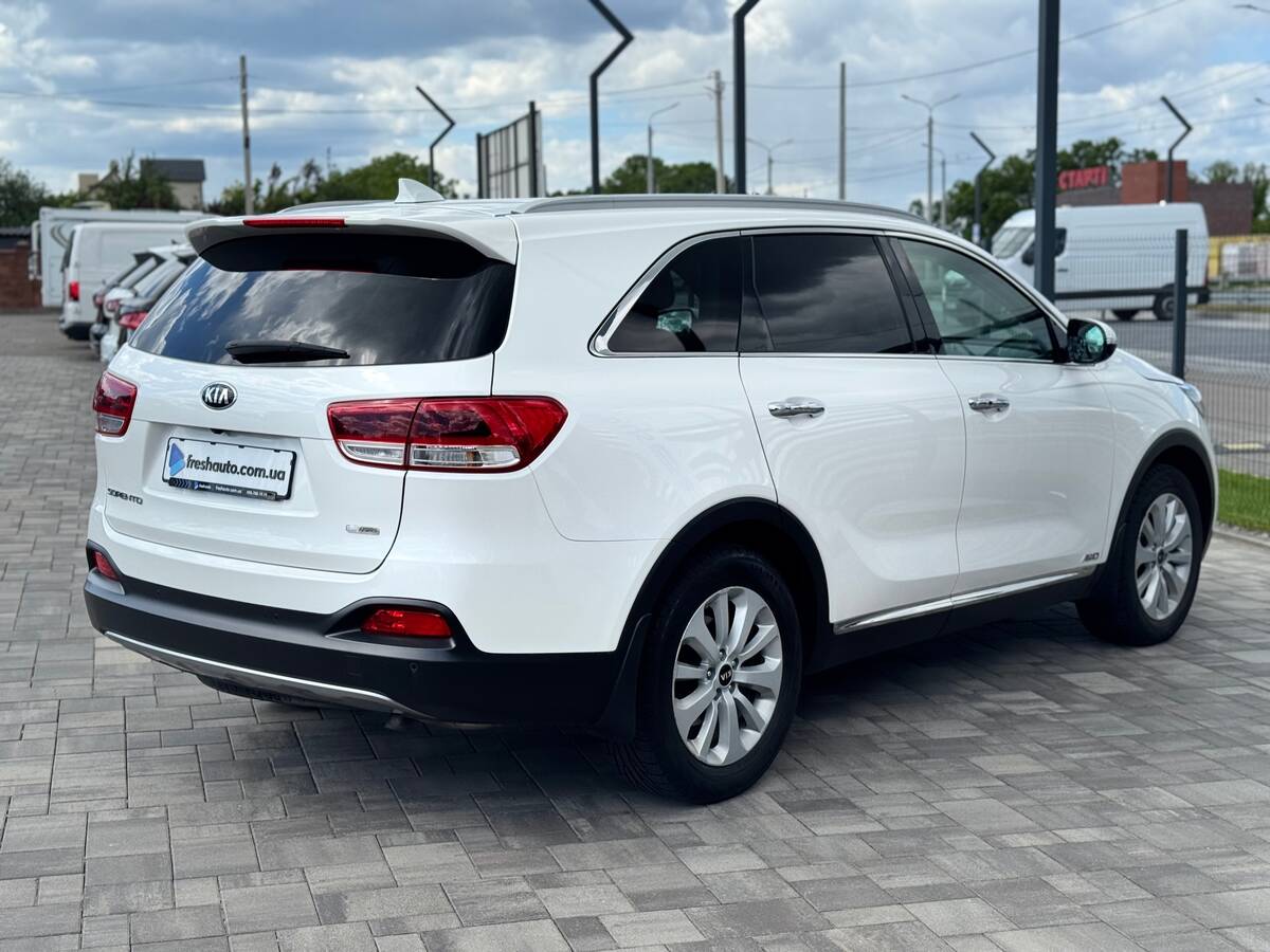 Kia Sorento 2016 - Об'єм двигуна: 2.2 л.
