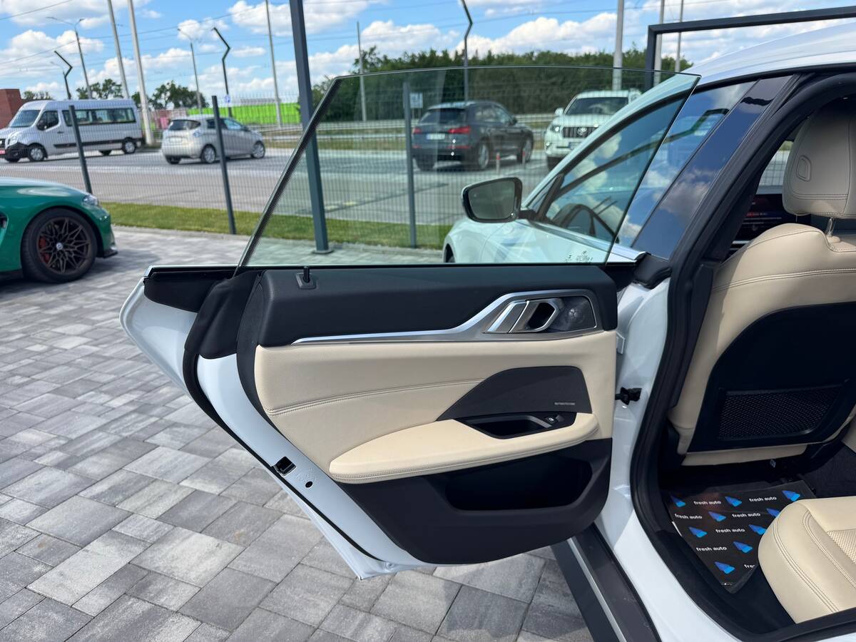 BMW i4 2022 - Fuel: Electric 