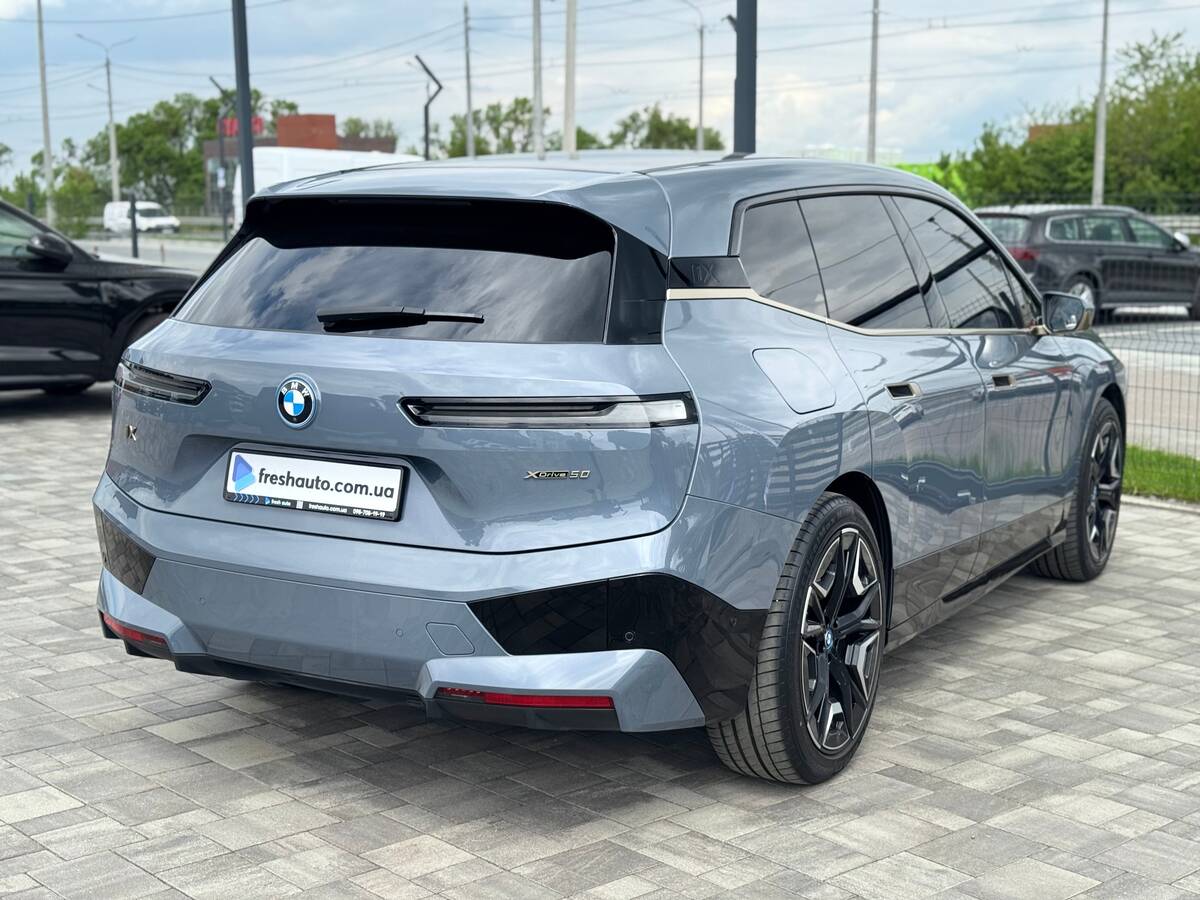 BMW iX 2023 - Потужність: 544 кс