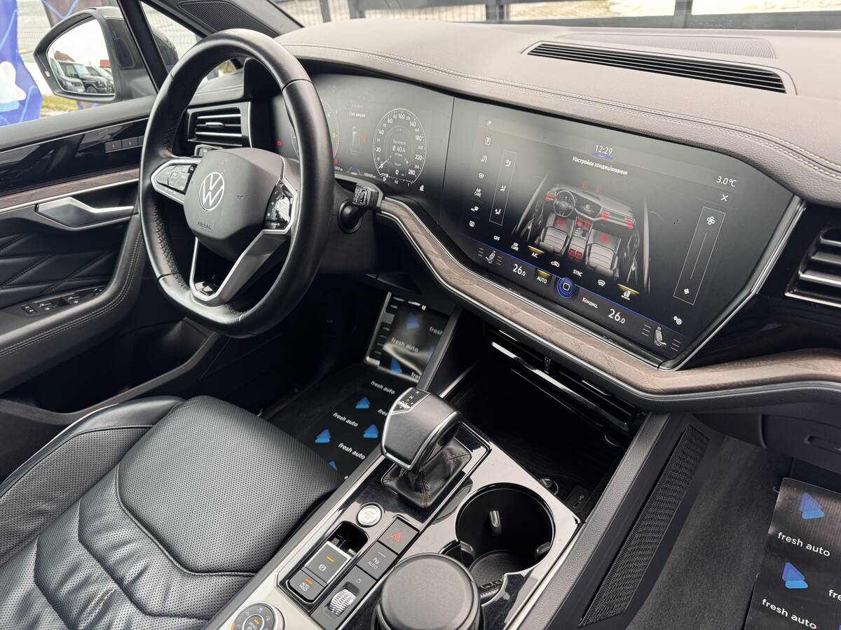 Volkswagen Touareg 2021 - Об'єм двигуна: 3.0 