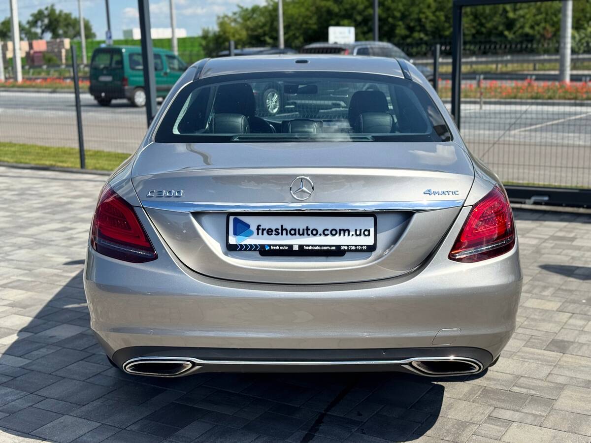 Mercedes-Benz C-Class 2018 - фреш авто
