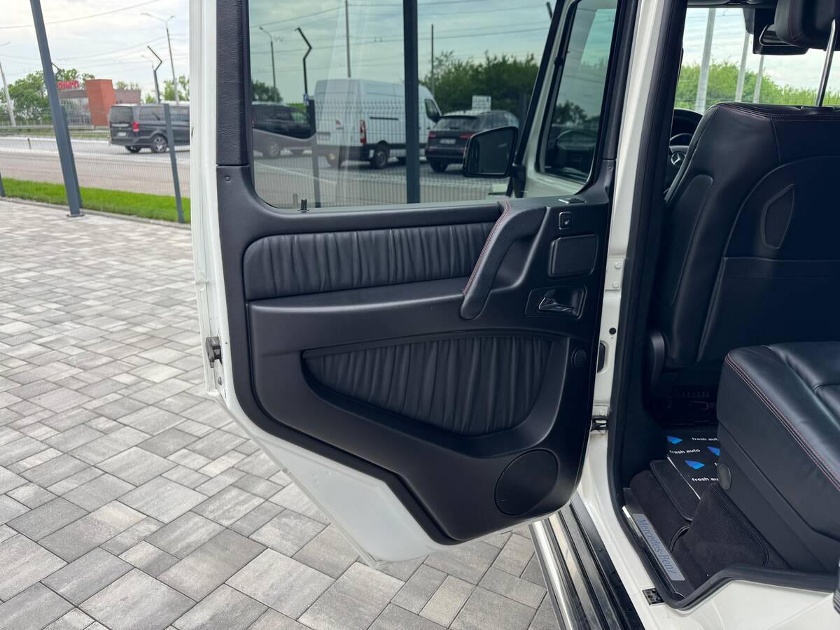 Mercedes-Benz G-Class 2015 - Transmission: Automatic 