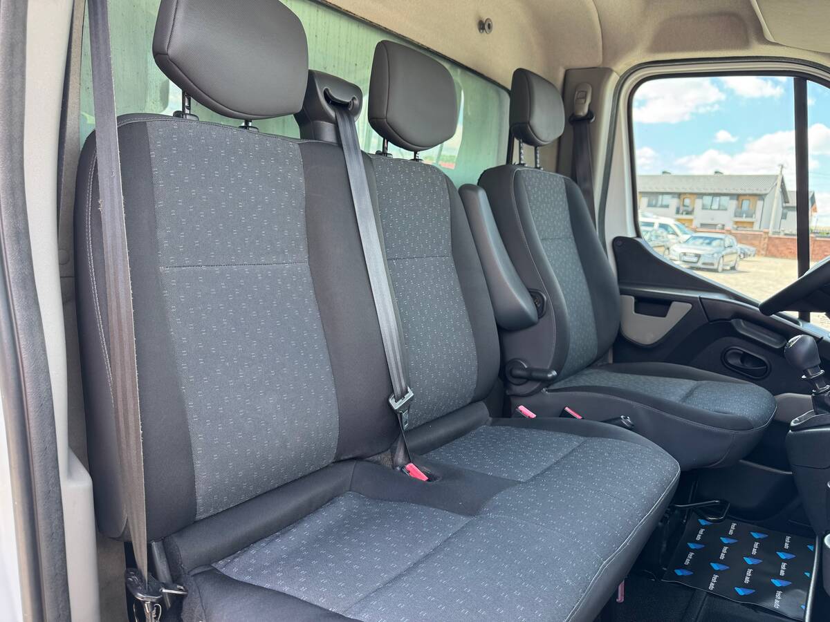 Opel Movano 2018 - DriveType: Front 