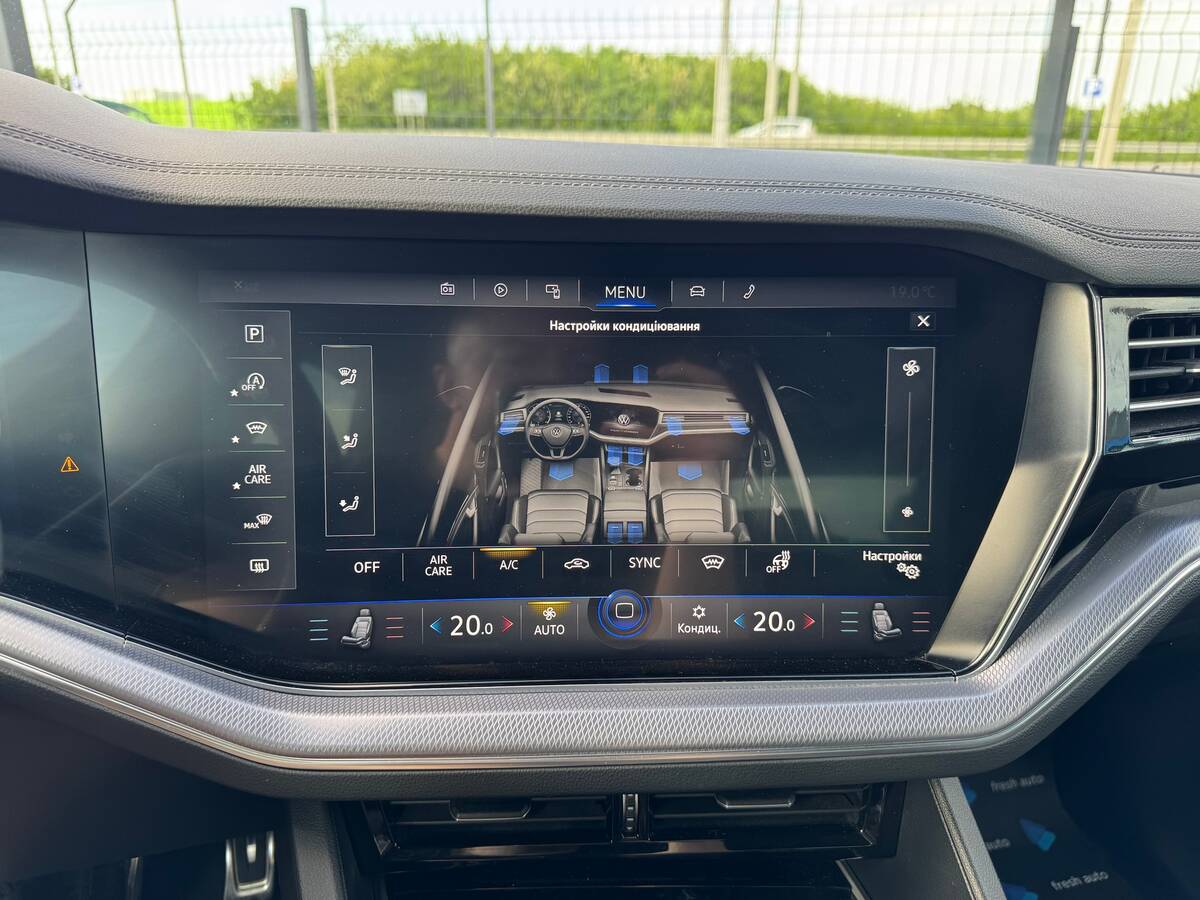 Volkswagen Touareg 2020 - Number Of Seats: 5 