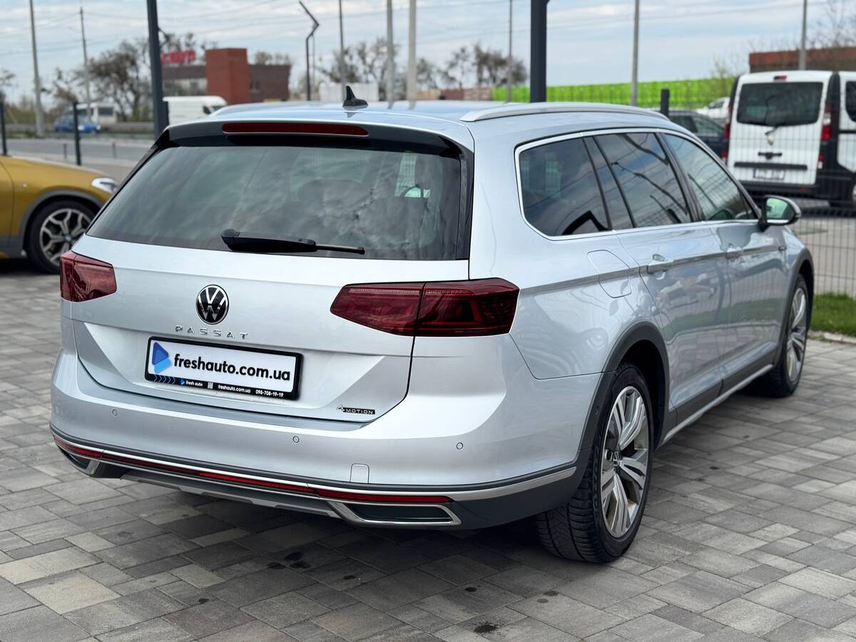 Volkswagen Passat Alltrack 2022 - fresh auto