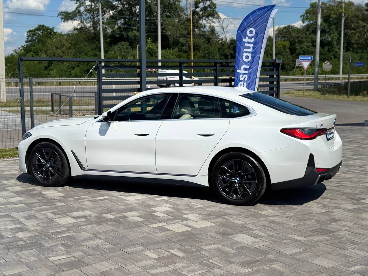 BMW i4 2022 - Fuel: Electric 
