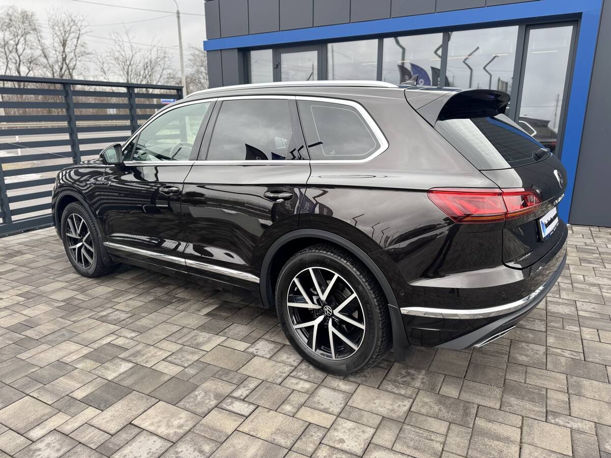 Volkswagen Touareg 2021 - fresh auto
