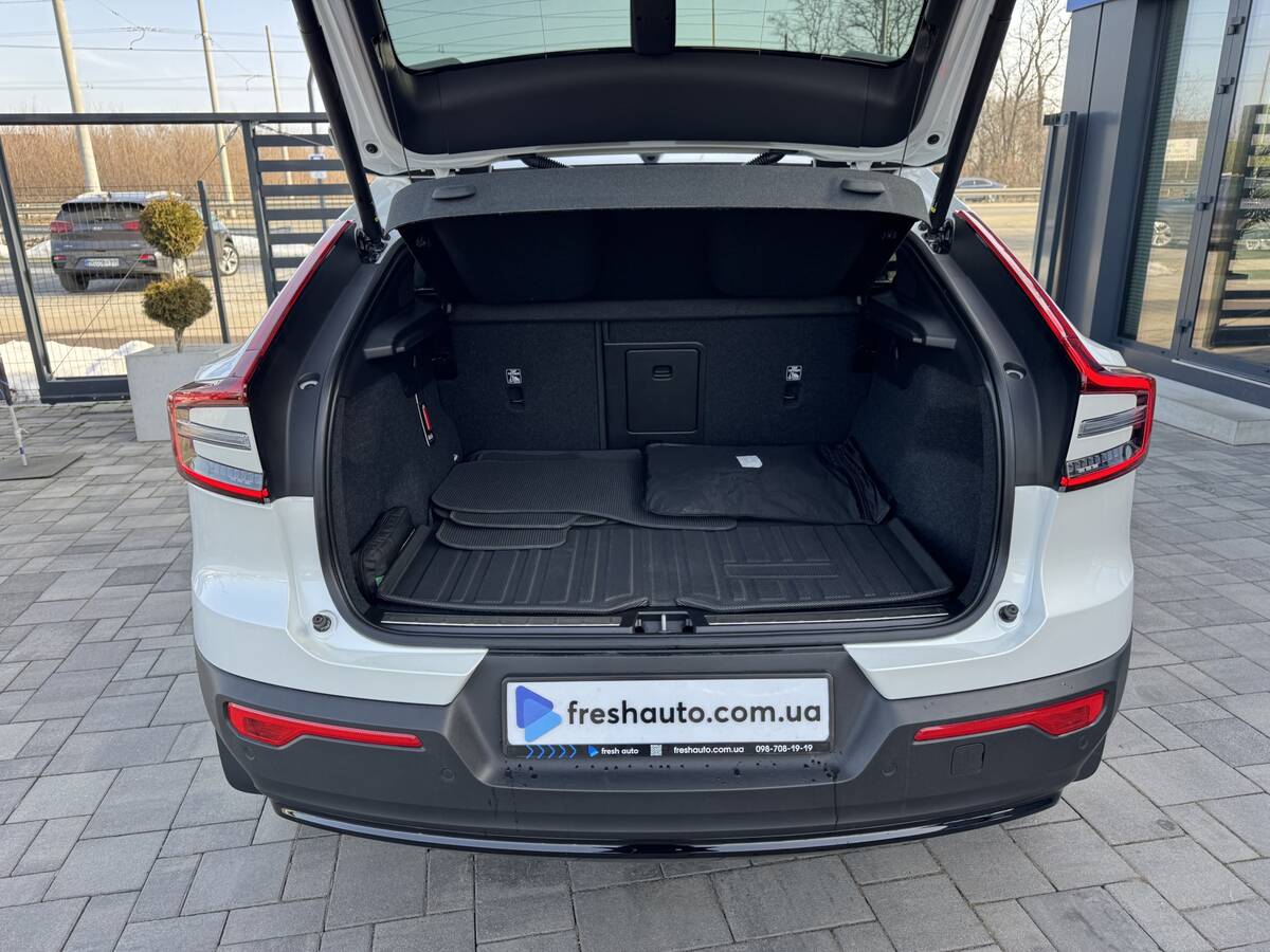 Volvo C40 Recharge 2023 - Запас ходу: 400 км