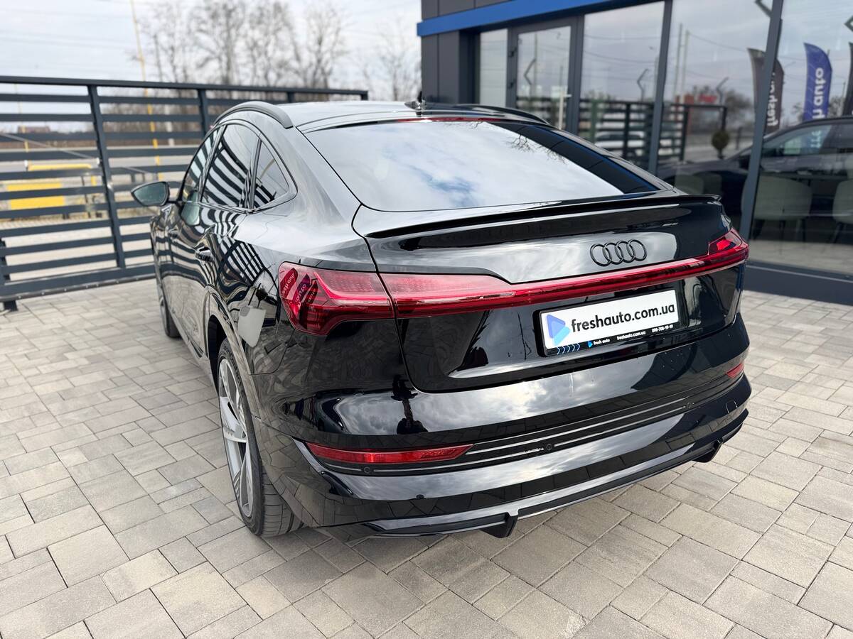 Audi e-tron 2022 - Батарея: 95 кВт