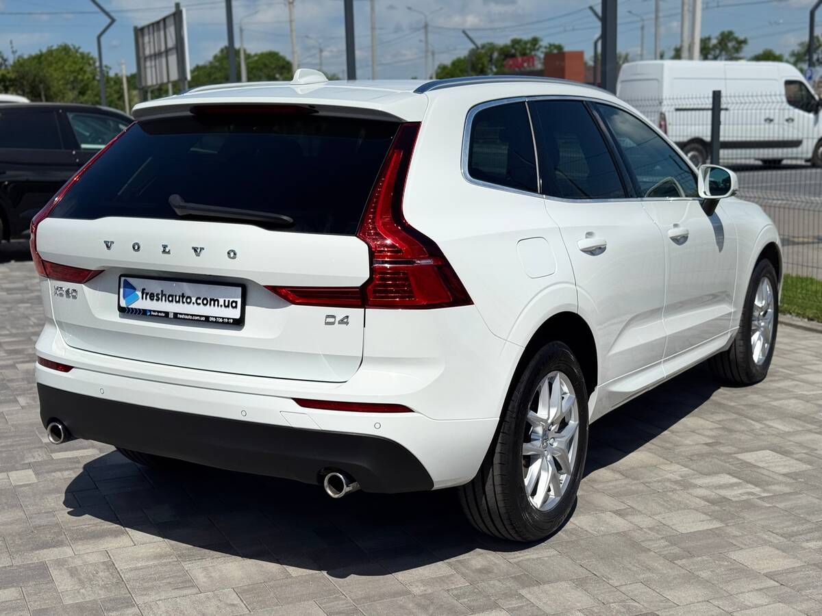 Volvo XC60 2018 - фреш авто