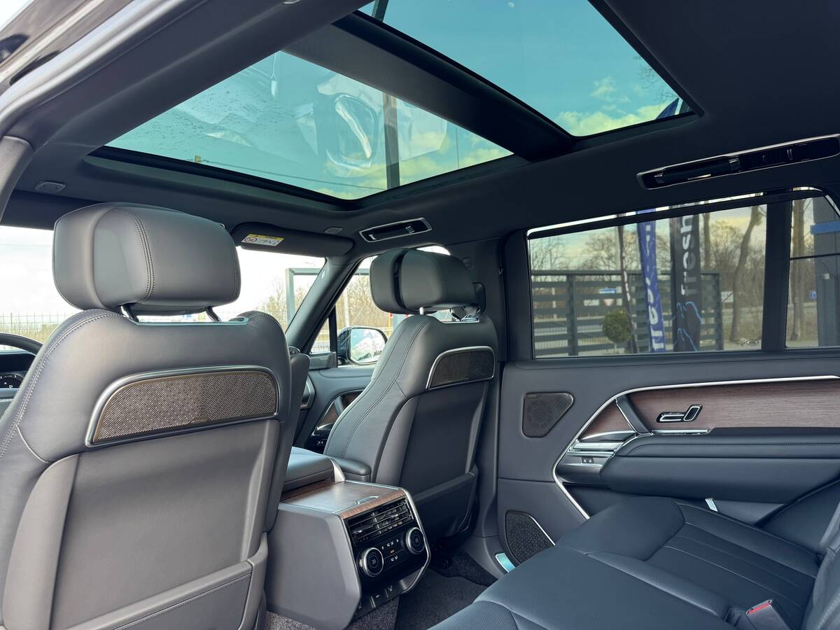Land Rover Range Rover 2023 - Привід: Повний 