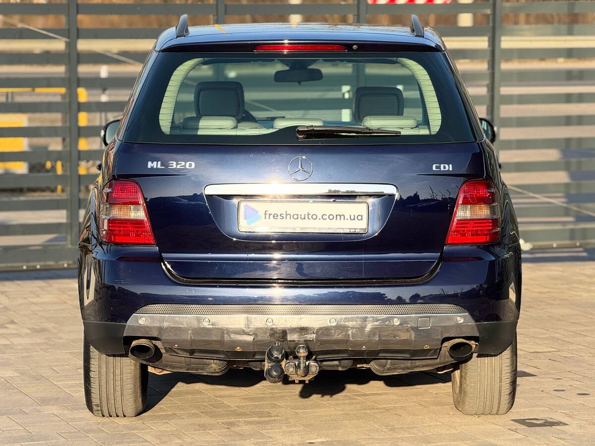 Mercedes-Benz ML 2005 - фреш авто