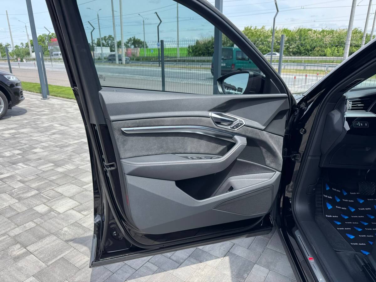 Audi e-tron 2021 - freshauto