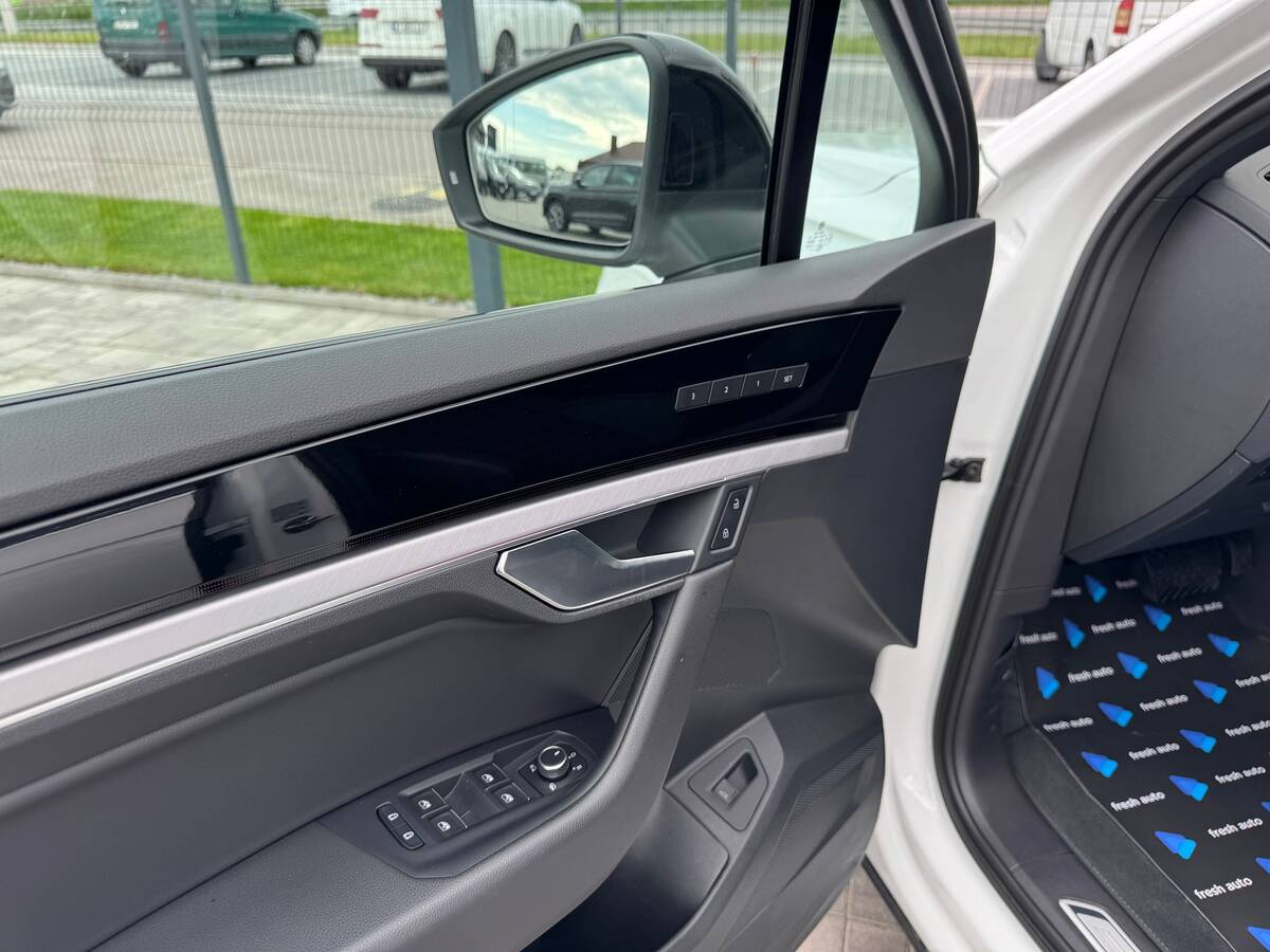Volkswagen Touareg R 2022 - фреш авто