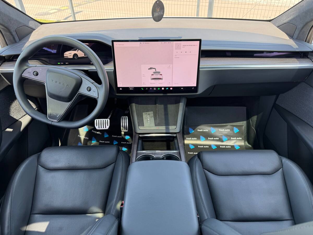 Tesla Model X 2022