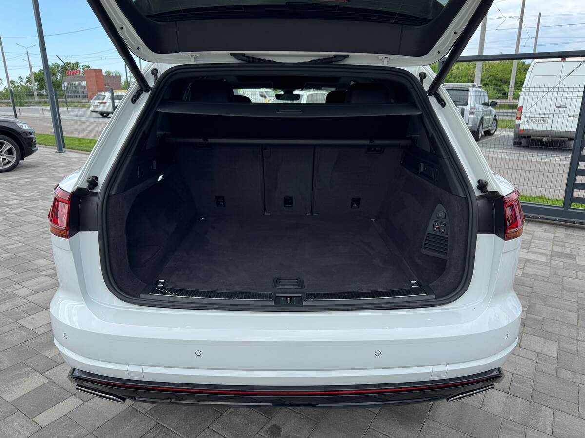 Volkswagen Touareg R 2022 - Odometr: 165 thnd km