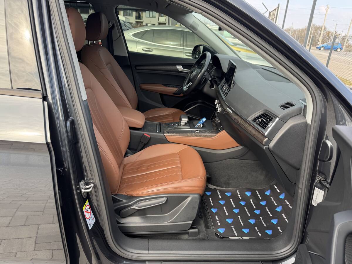 Audi Q5 2021 - Об'єм двигуна: 3.0 