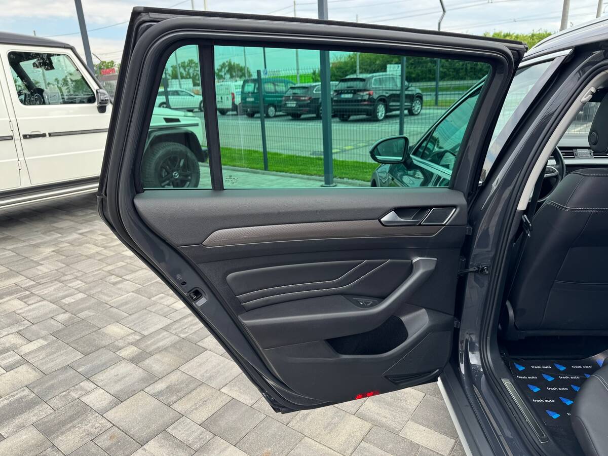 Volkswagen Passat Alltrack 2021 - Кількість місць: 5 