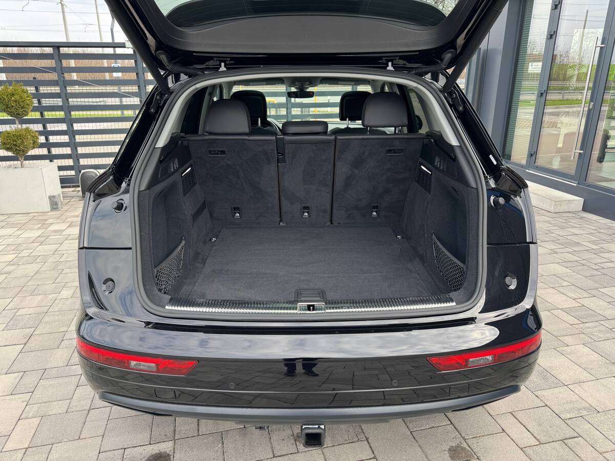 Audi Q5 2019 - Об'єм двигуна: 2.0 л.