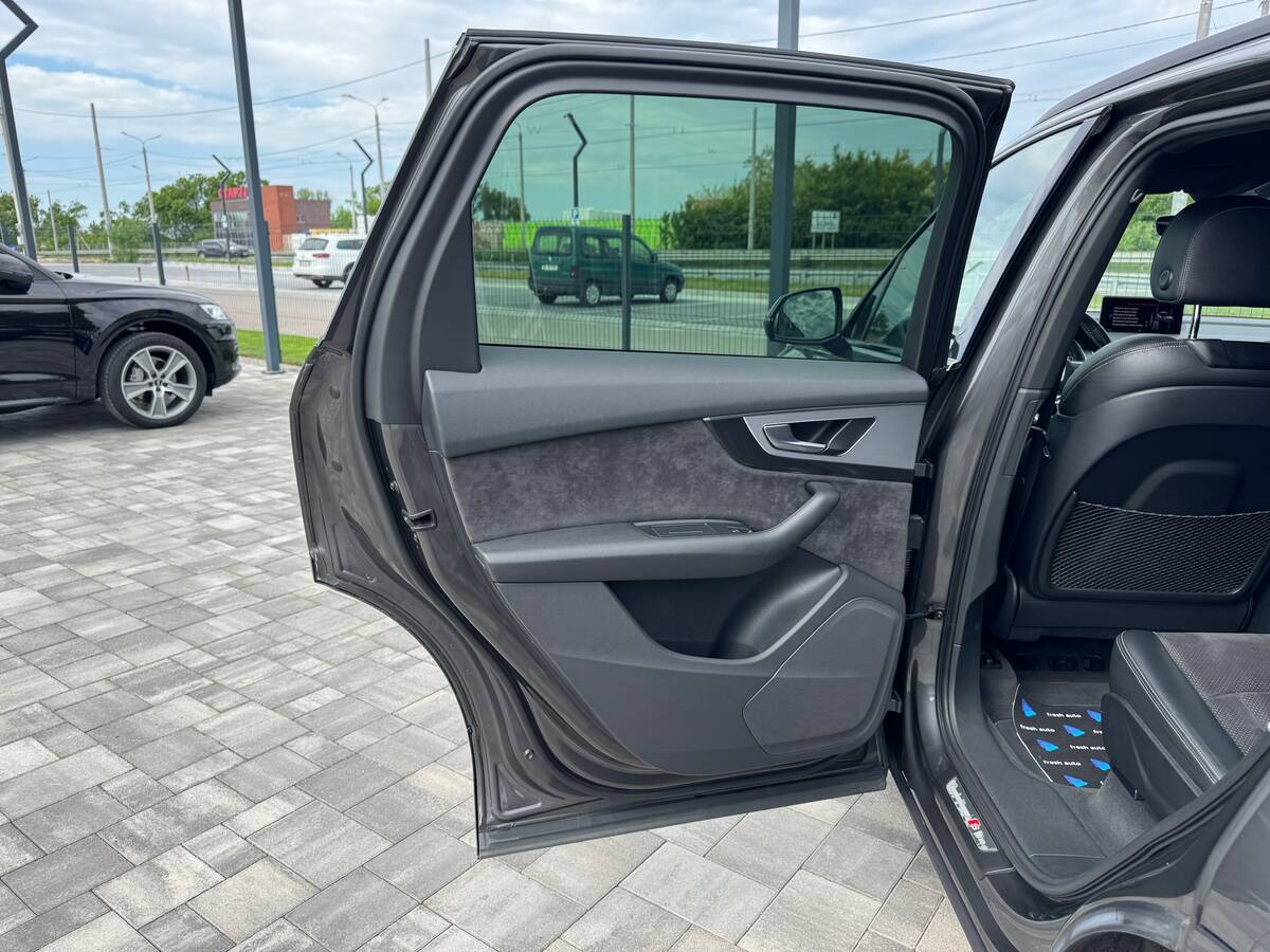 Audi Q7 2018 - Number Of Seats: 5 