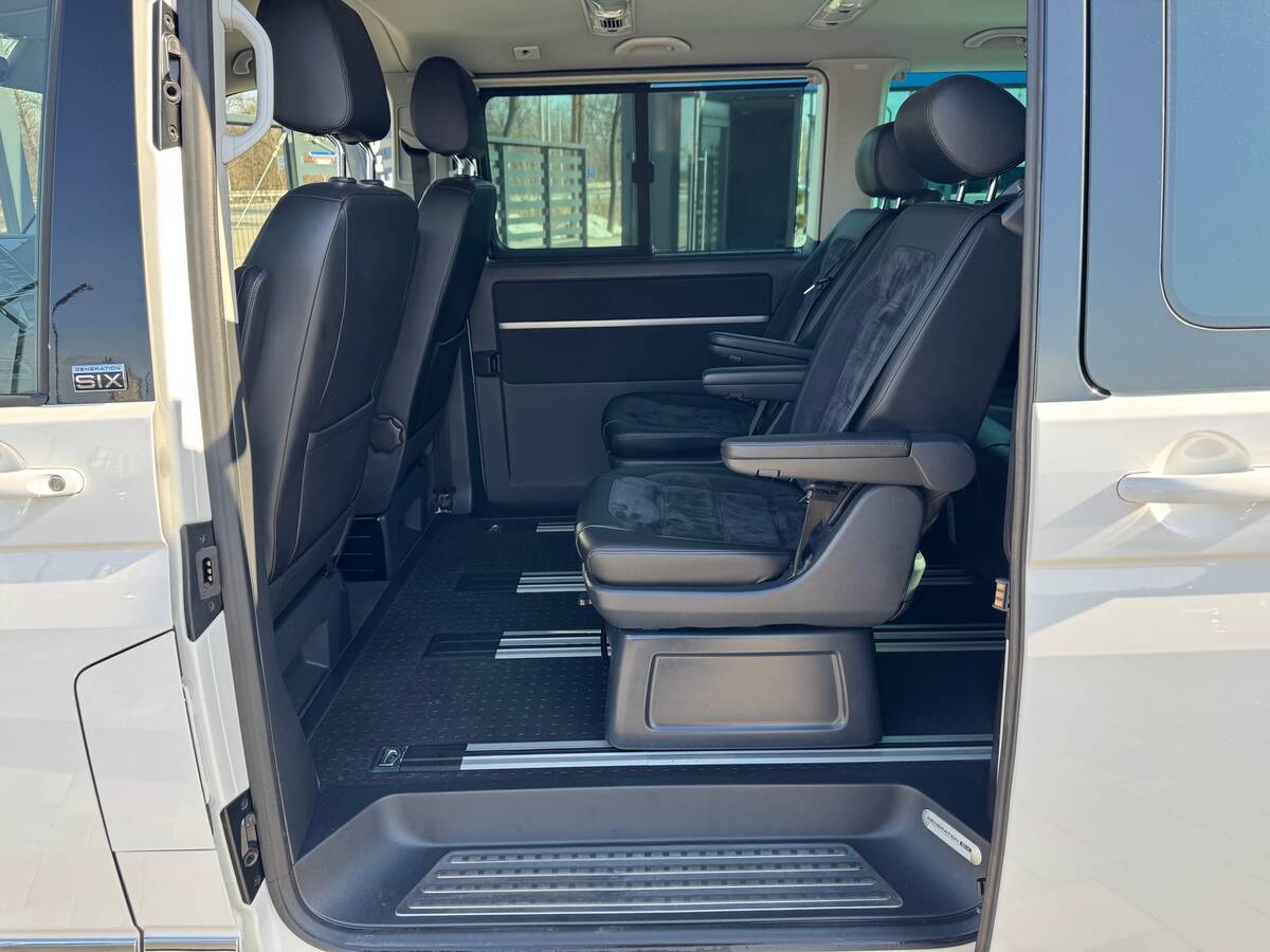 Volkswagen Multivan 2017 - Об'єм двигуна: 2.0 л.
