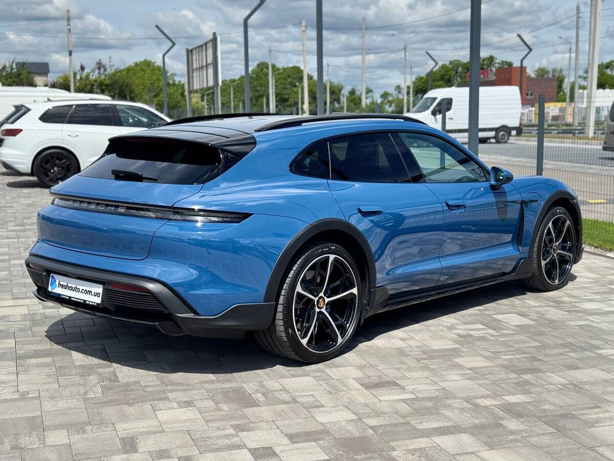 Porsche Taycan Cross Turismo 2023