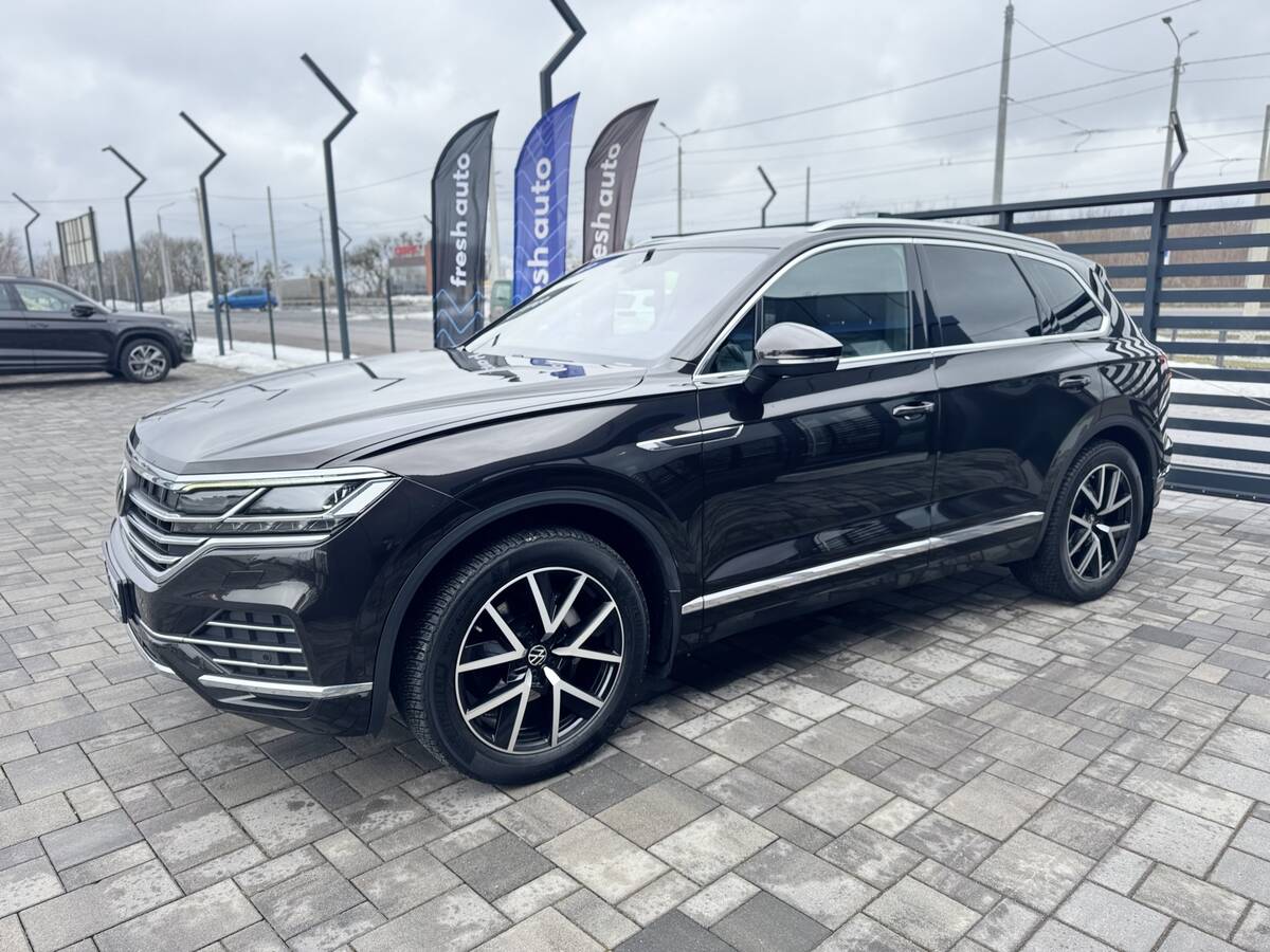 Volkswagen Touareg 2021 - Кількість місць: 5 