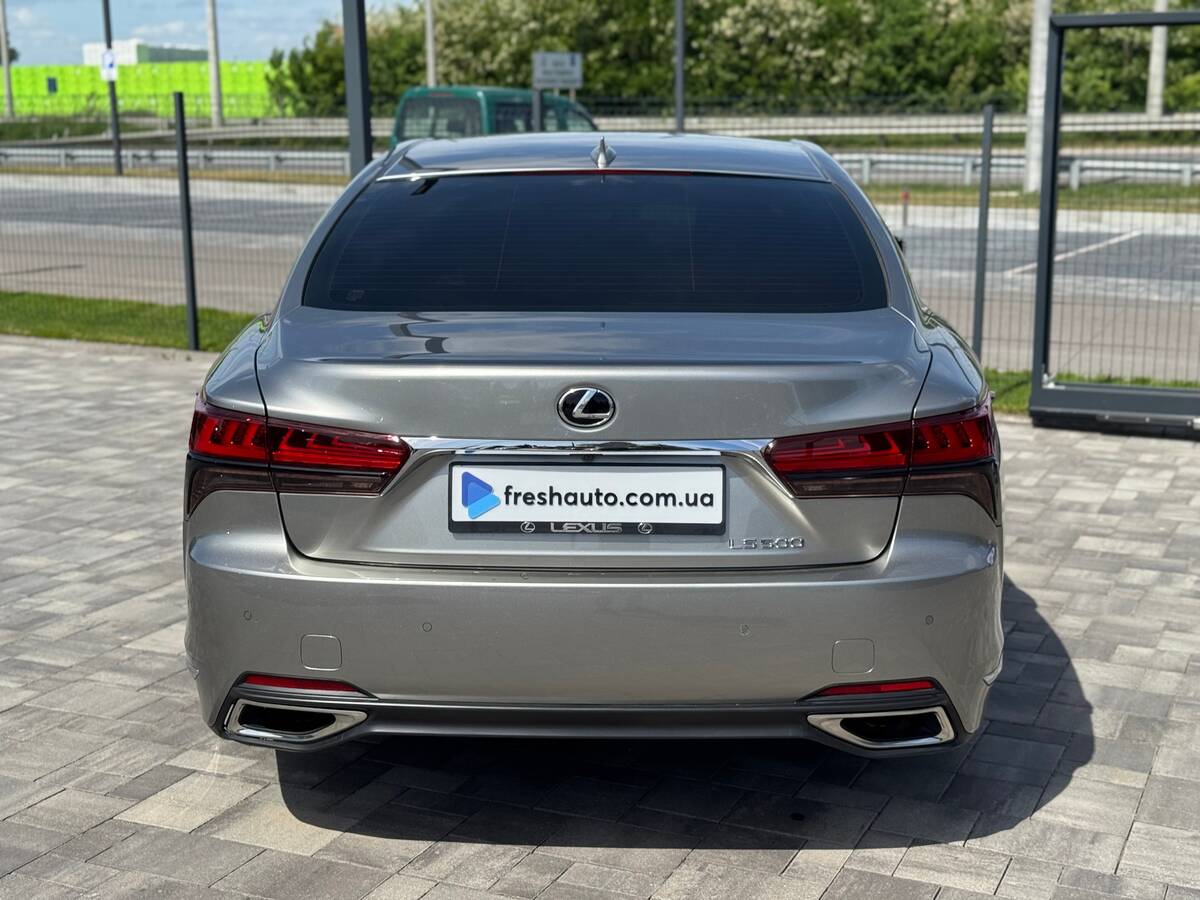 Lexus LS500 2022 - фреш авто