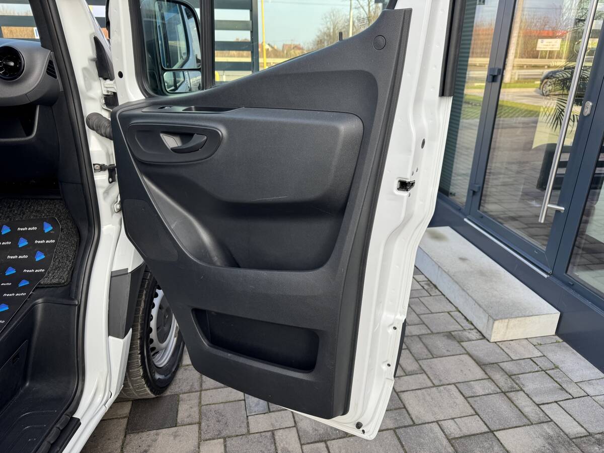 Mercedes-Benz sprinter 2020 - Привід: Задній 