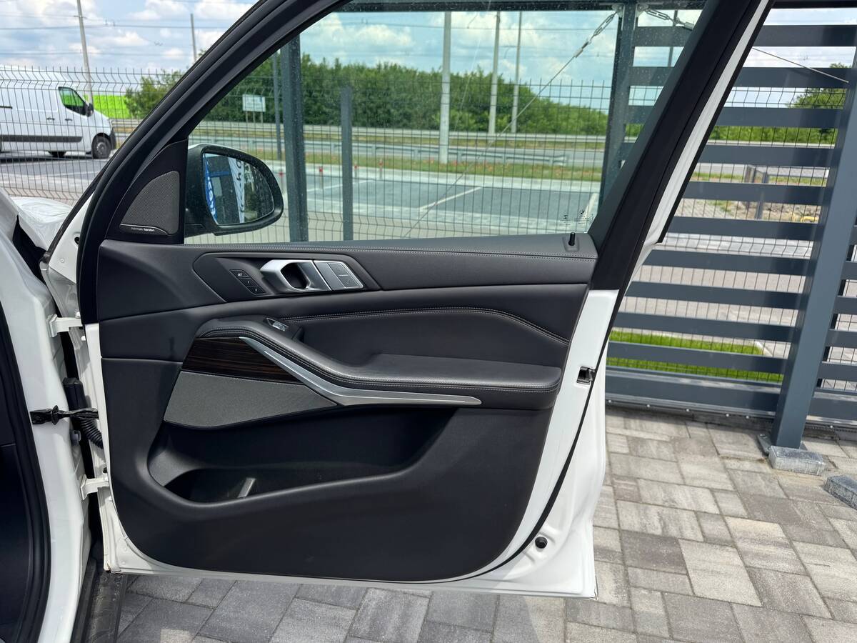 BMW X7 2020 - DriveType: All-wheel 