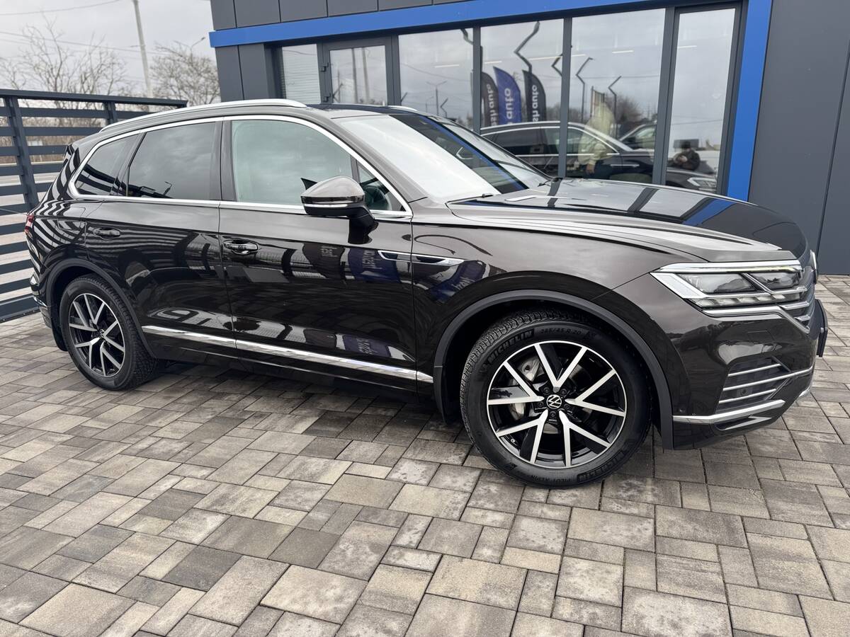 Volkswagen Touareg 2021 - Привід: Повний 