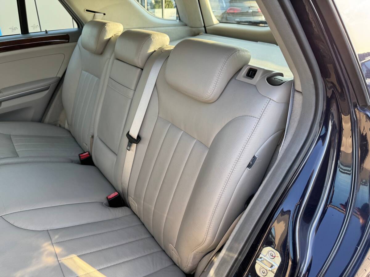 Mercedes-Benz ML 2005 - Кількість місць: 5 