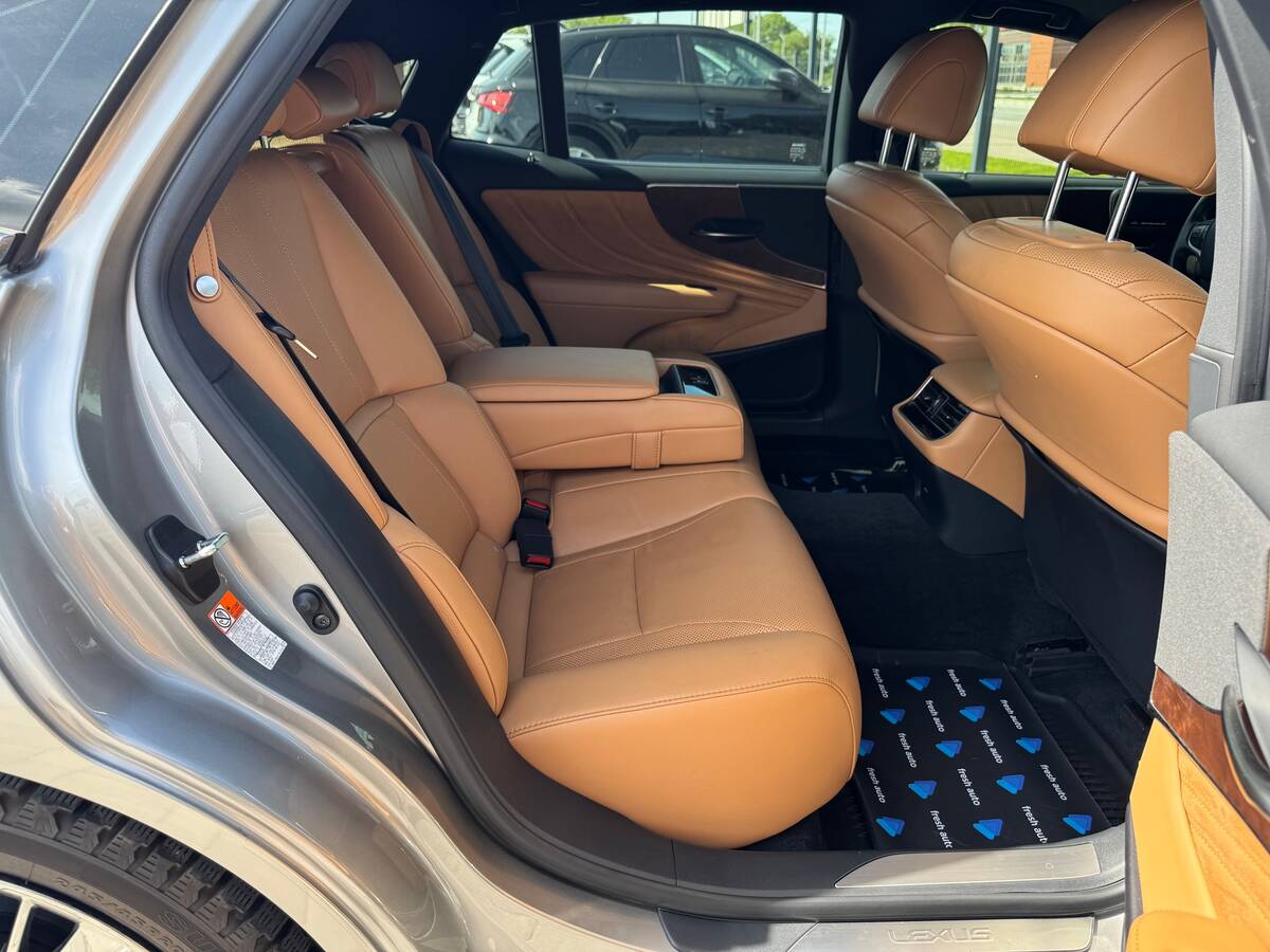 Lexus LS500 2022 - фреш авто рівне