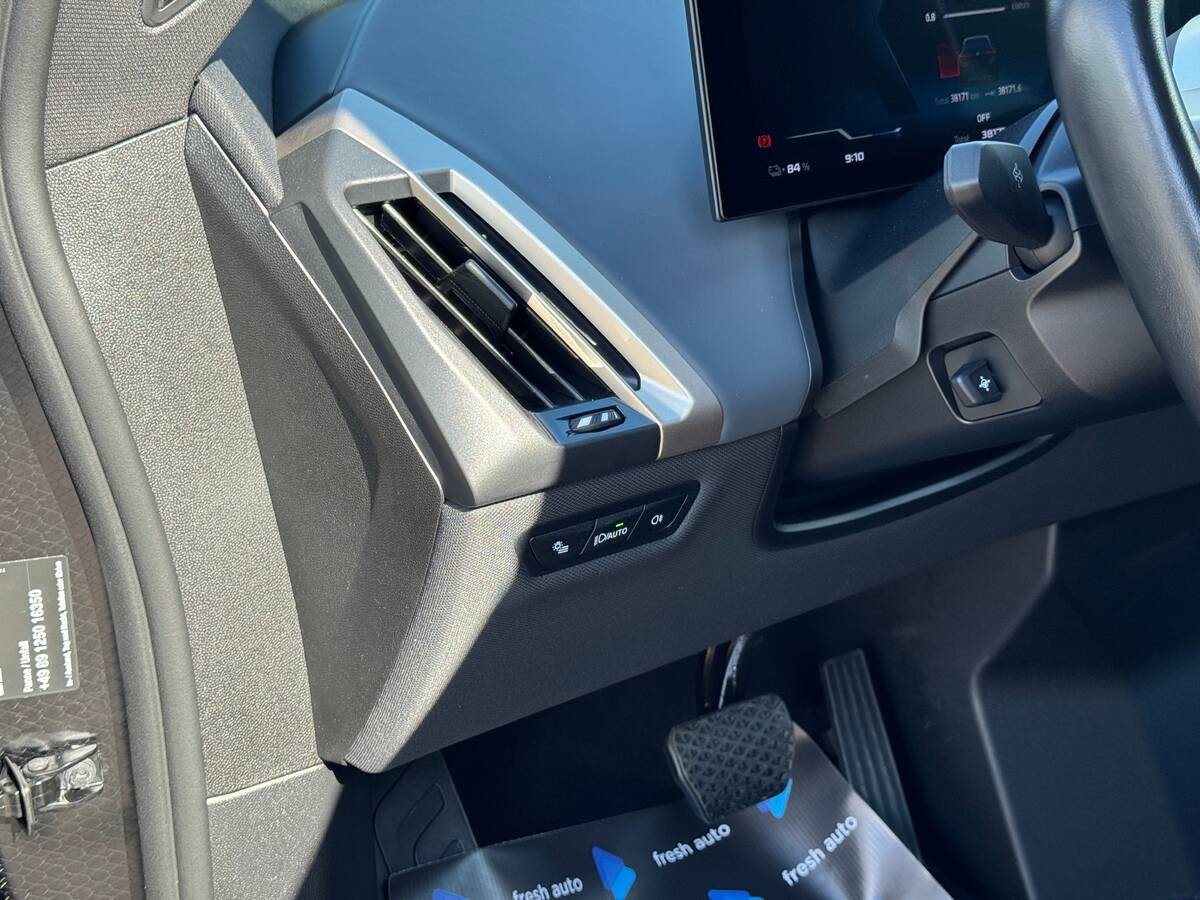 BMW iX 2023 - fresh auto