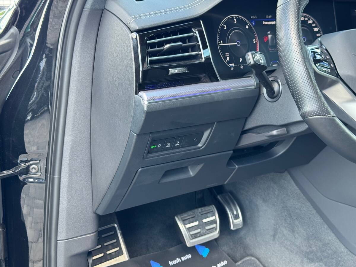 Volkswagen Touareg 2022 - fresh auto