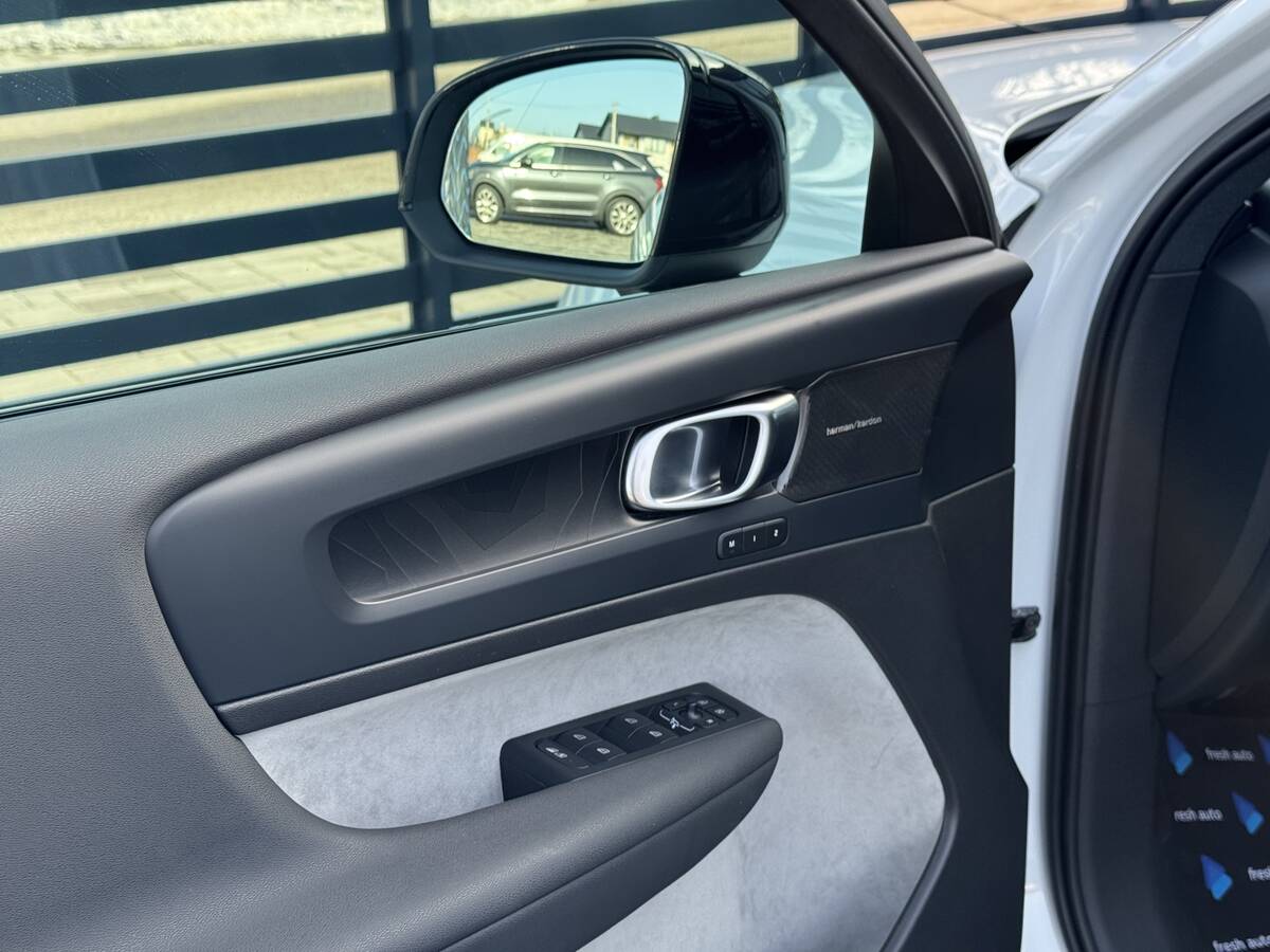 Volvo C40 Recharge 2023 - freshauto