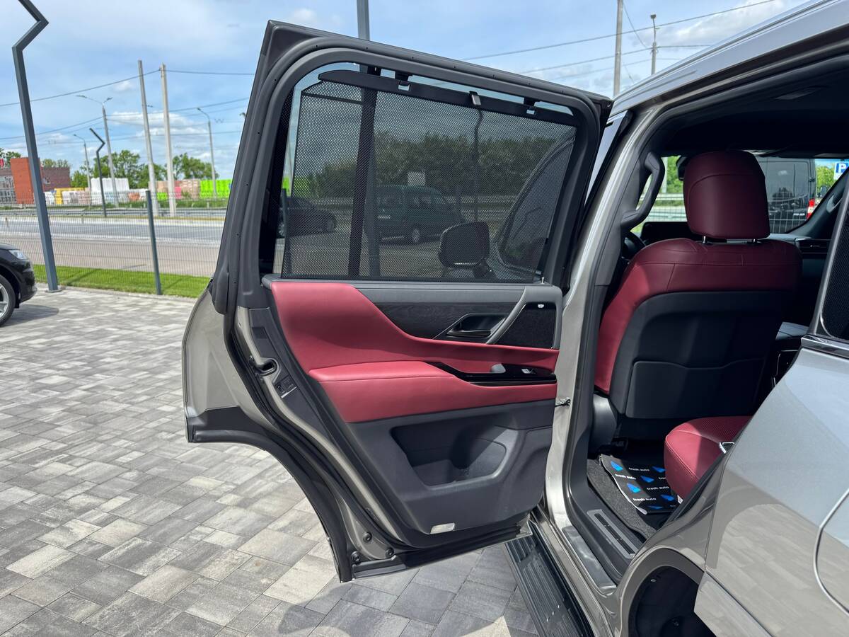 Lexus LX 2022 - Потужність: 299 кс