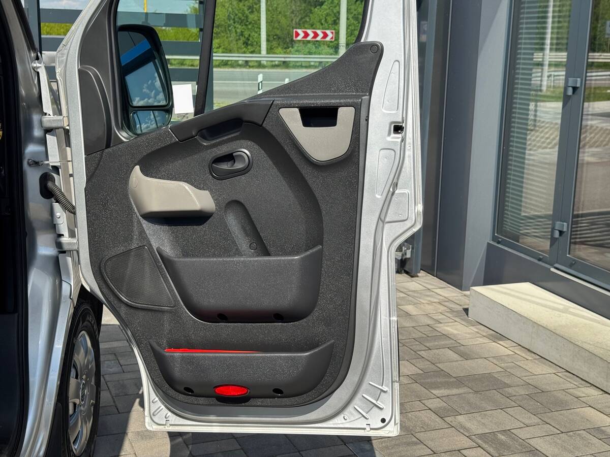 Nissan NV400 2015 - Volume: 2.3 l.