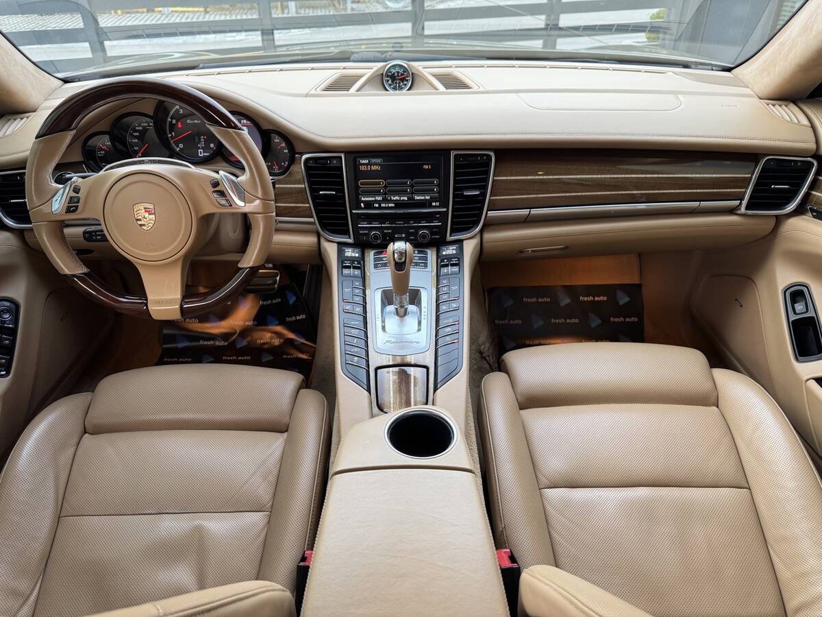 Porsche Panamera 2011 - Complectation: Turbo 