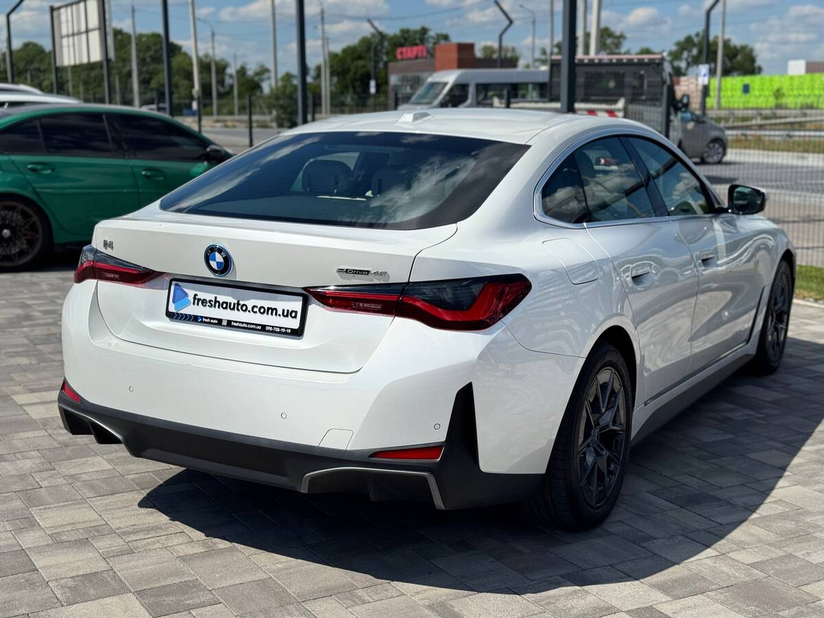 BMW i4 2022 - фреш авто