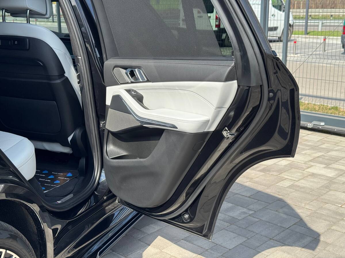 BMW X5 2023 - фреш авто рівне