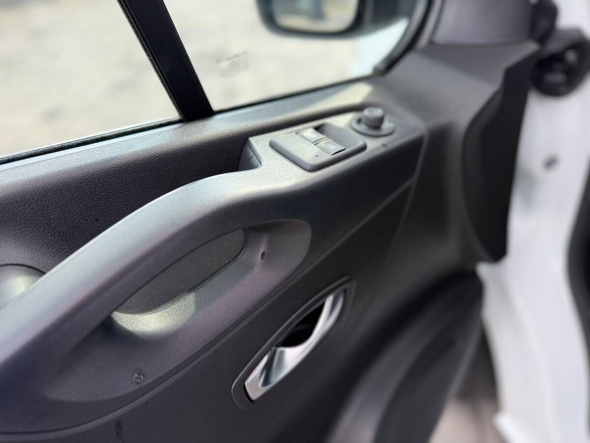 Renault Trafic 2021 - Number Of Seats: 3 