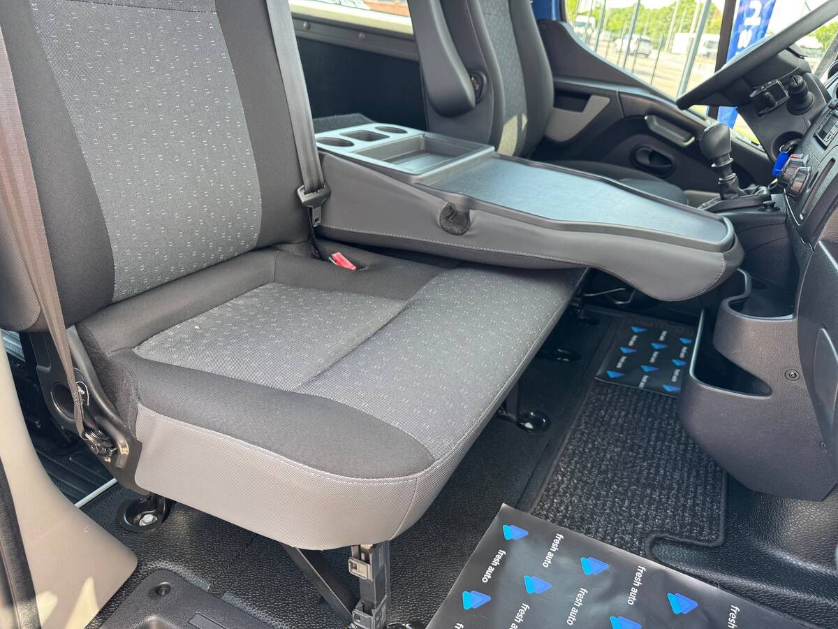 Opel Movano 2017 - Number Of Seats: 9 
