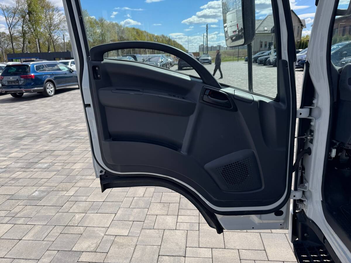 Isuzu NLR 2023 - fresh auto