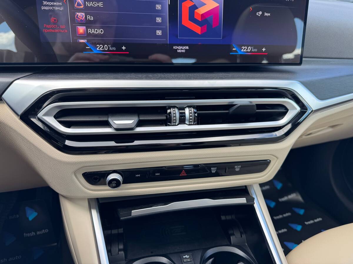 BMW i4 2022 - DriveType: Rear 